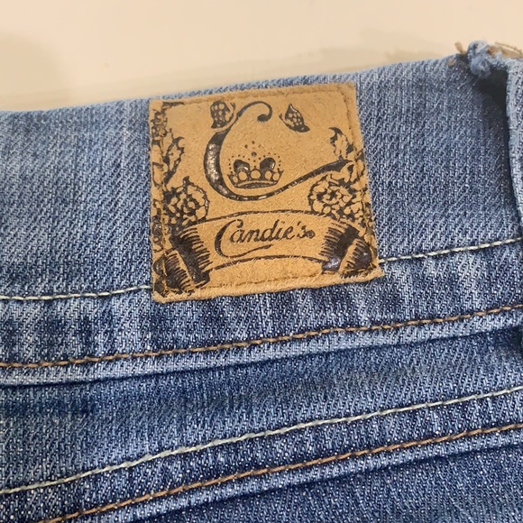 Candie’s Boho Embroidered Capri Jeans - Picture 8 of 9